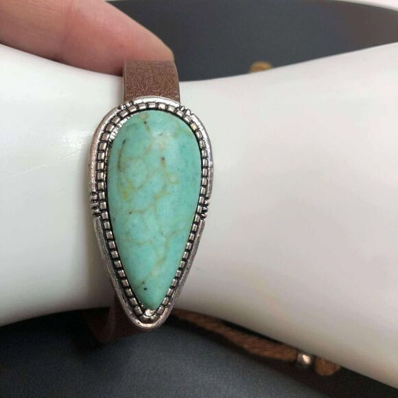 1935 Boho southwest faux turquoise adjustable leather bracelet - Picture 1 of 2
